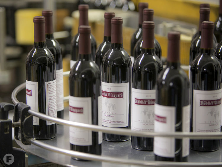 Winery: Röbller Vineyard & Winery in New Haven, Missouri